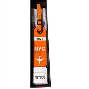 Tumi Leather NEW YORK Luggage Tag NWT & Box